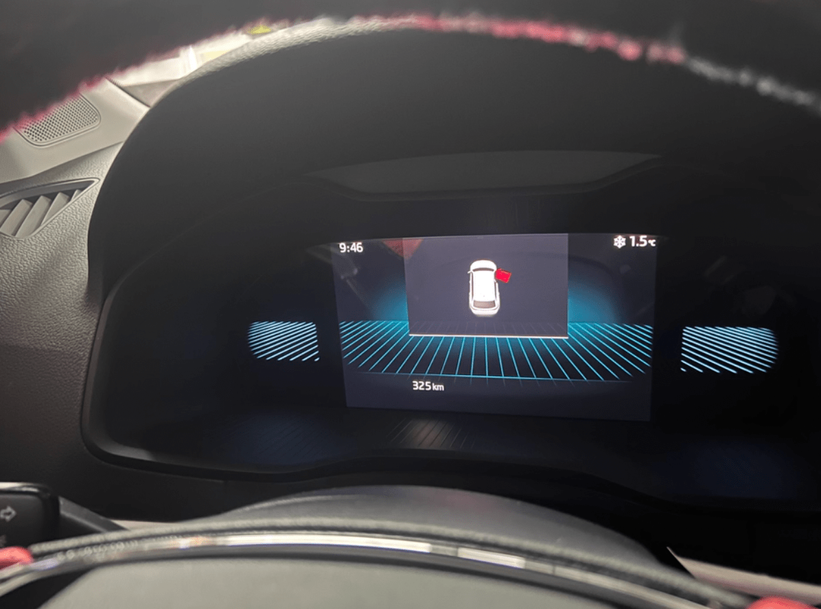 Xevaban.com ở 214 Giải Phóng là đơn vị chuyên cung cấp phụ kiện oto, đồ chơi oto, đồ chơi skoda karoq, phụ kiện skoda karoq, xevaban, 214 giải phóng, kính cường lực skoda karoq, miếng dán màn hình skoda karoq.